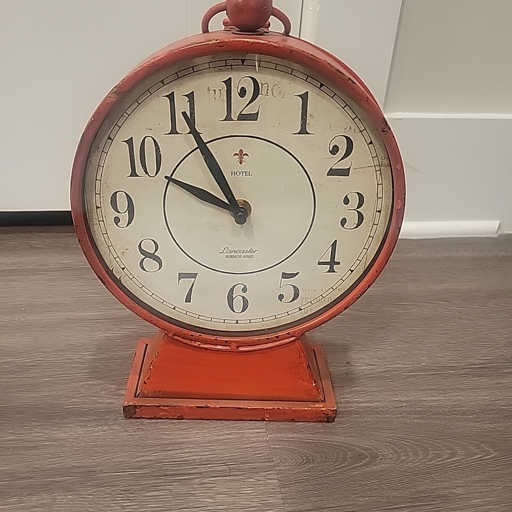 Lancaster Buenos Aires Red Clock